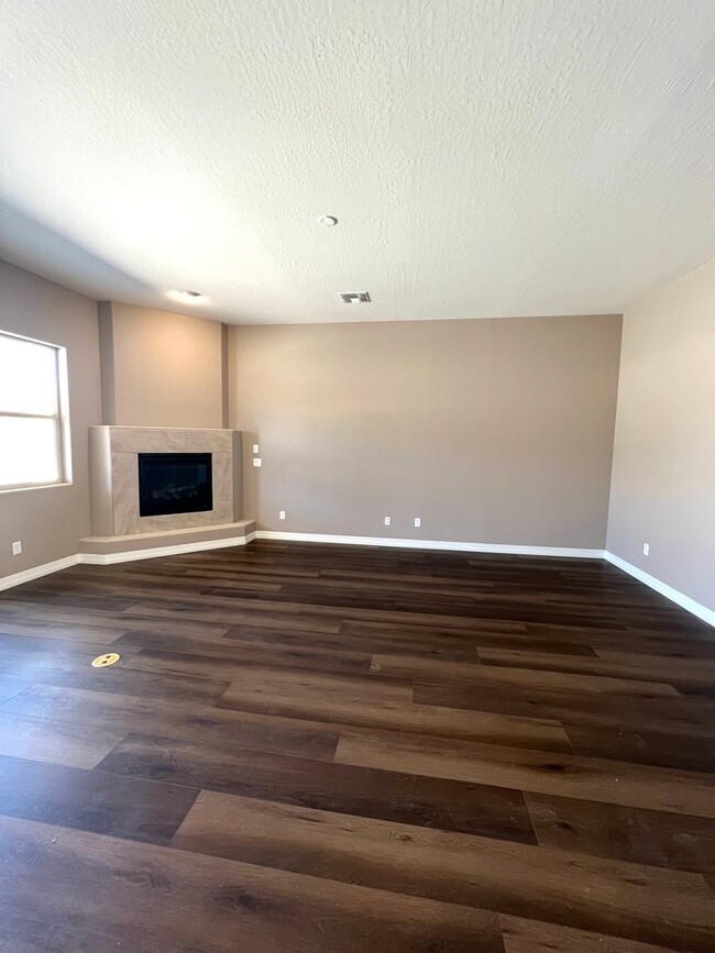 Building Photo - 3 Bedroom, 2 Bath with Office/Den Room In ...