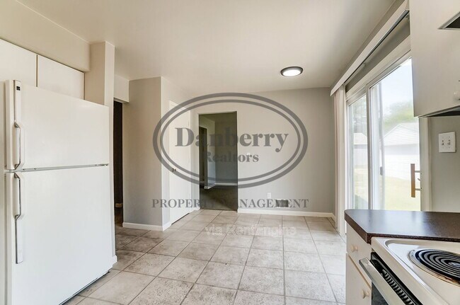 Building Photo - 3704 Willow Run Dr