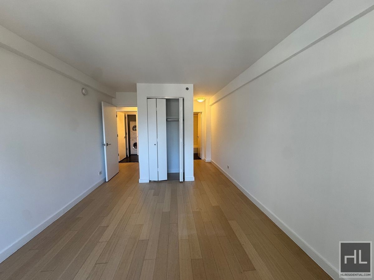 Building Photo - East 39th Street