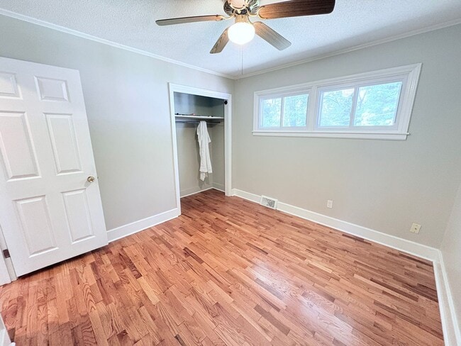 Building Photo - 207 Holly Ave