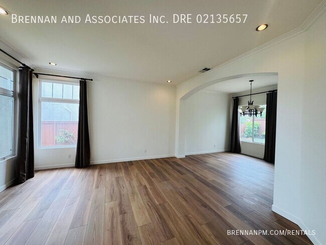 Building Photo - 835 Calle Lagasca