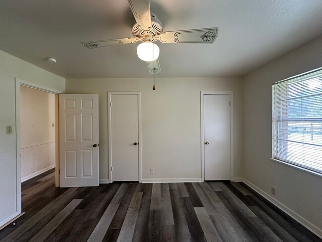 Building Photo - Beautiful 3 Bed 2 Bath in the Heart of Tyler!