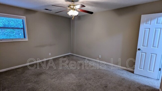 Building Photo - 1050 Mathews Ct