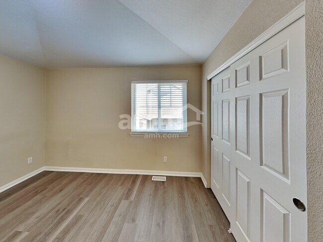 Building Photo - 2828 S Killarney Way