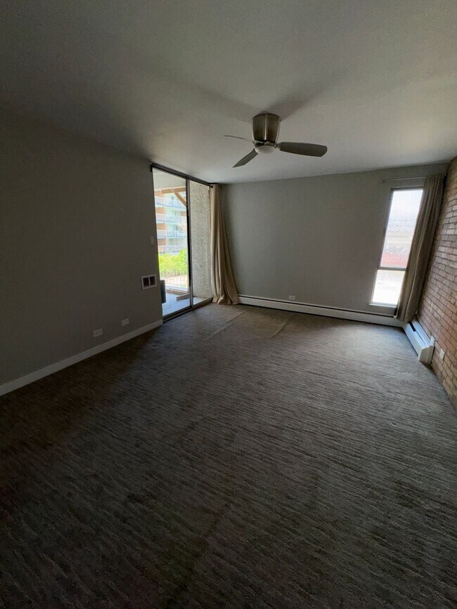 Building Photo - High Rise Condo off 9th and Colorado Blvd