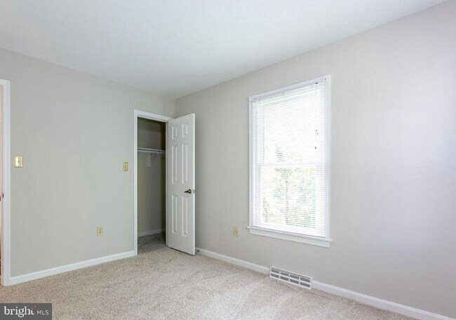 Building Photo - 12489 Sweet Leaf Terrace