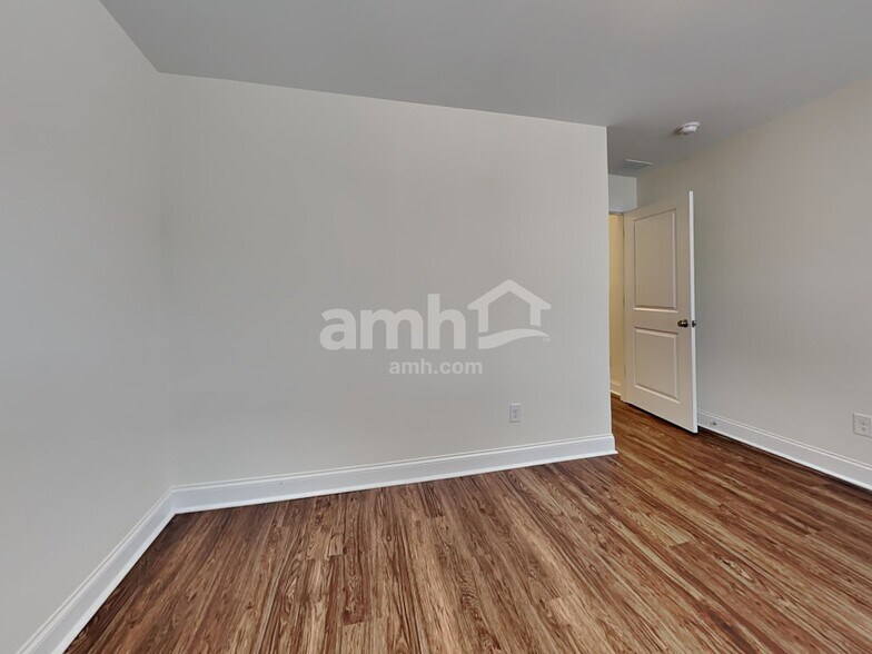 Building Photo - 1821 Produce Ln