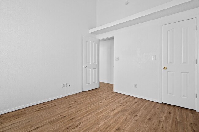 Building Photo - 6780 Dakota Ridge Dr