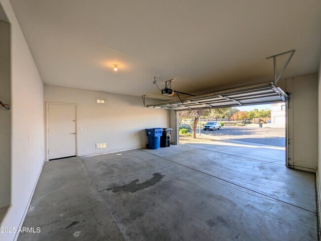 Building Photo - 16071 W Gelding Dr