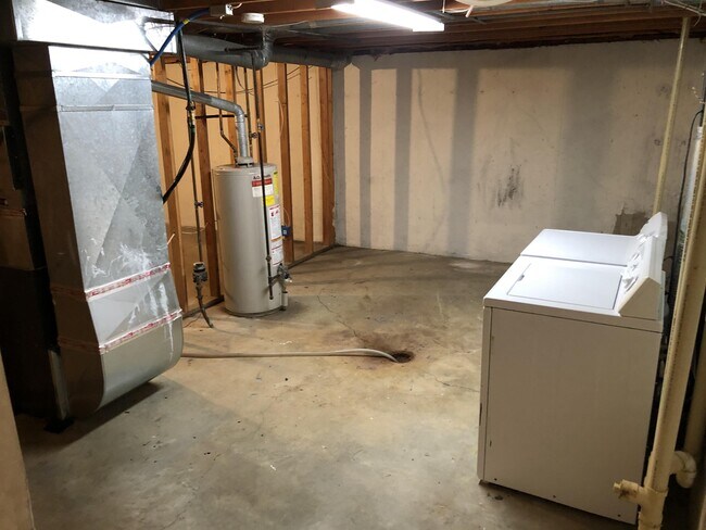 Building Photo - 3101 Westgate Dr S