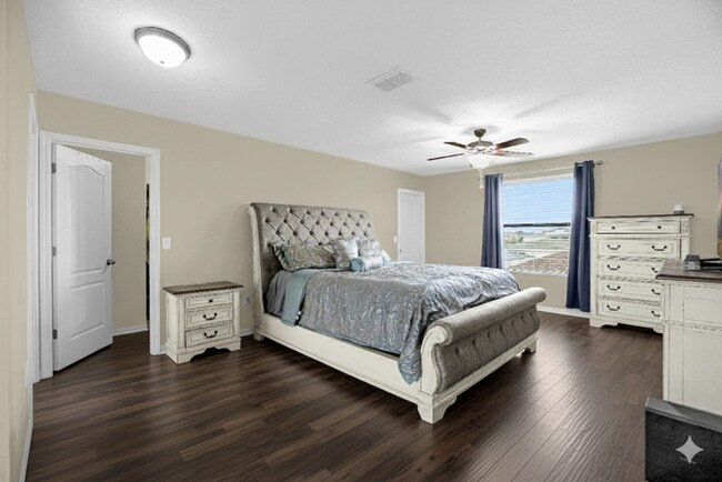 Building Photo - "Discover Spacious Elegance: 5-Bed, 3-Bath...