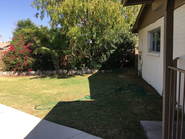 Building Photo - Tempe 4 Bed/ 2 Bath Single Story with Pool and Full Pool Service
