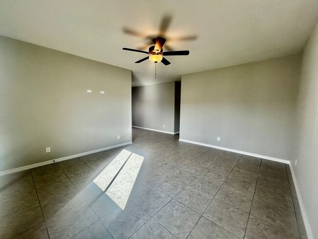 Building Photo - Newer 3-Bedroom Home in La Vida Subdivision-Modern Living with Upgrades Throughout!