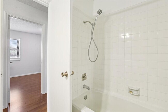 Building Photo - 1300 Tuxford Cove