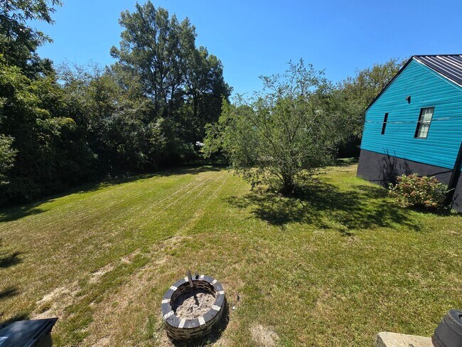 Building Photo - Downtown Greensboro Stunner – Fully Renovated!