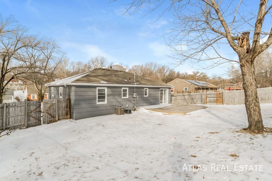 Building Photo - 9137 Switzer St