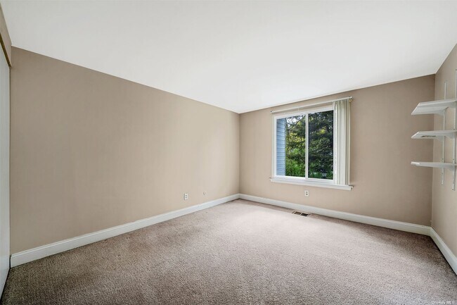 Building Photo - 339 Birchwood Rd