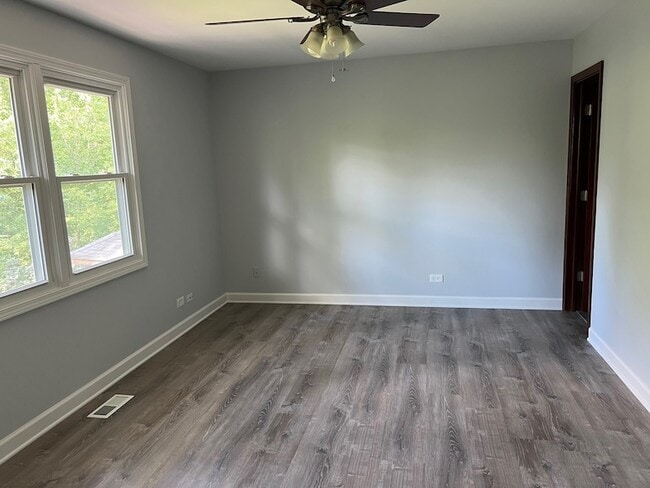 Building Photo - 926 W Aspen Dr