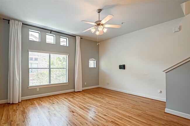 Building Photo - 11315 S Main St