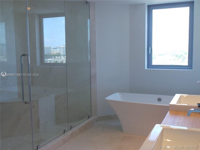 Building Photo - 17111 Biscayne Blvd