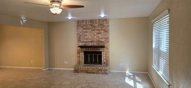 Building Photo - 2800 Norfolk Dr