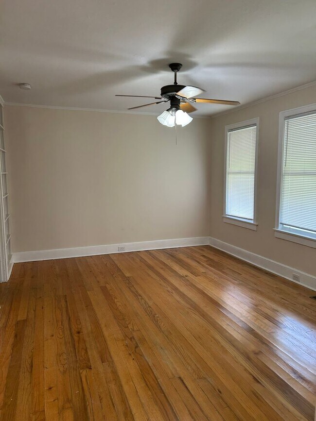 Building Photo - 2 Bedroom House off of Rosewood Available Now