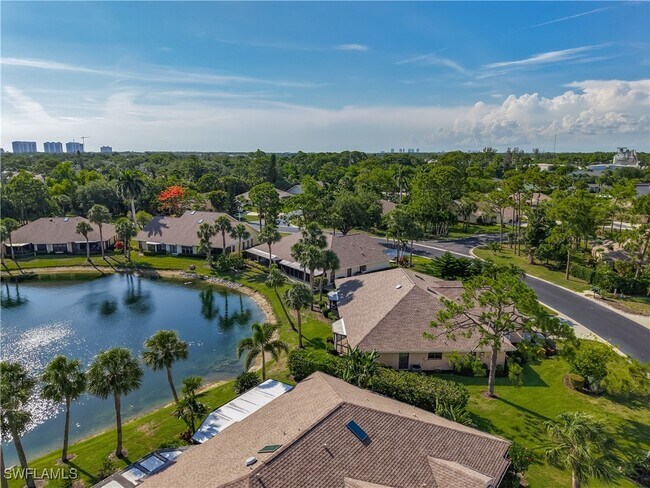 Building Photo - 1342 Park Lake Dr