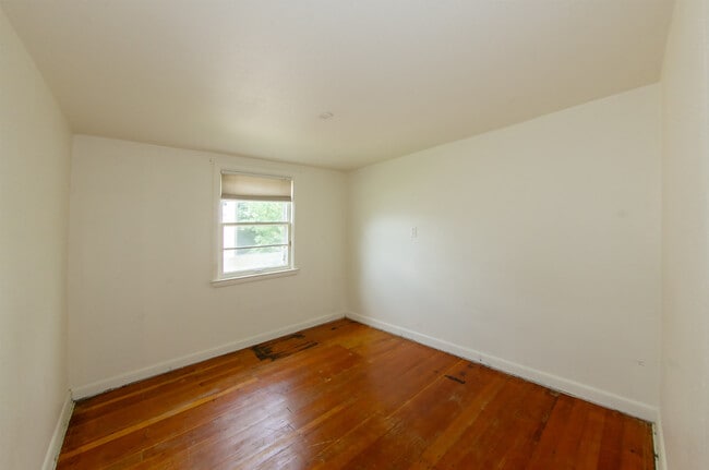 Building Photo - 210 Seymour Ave