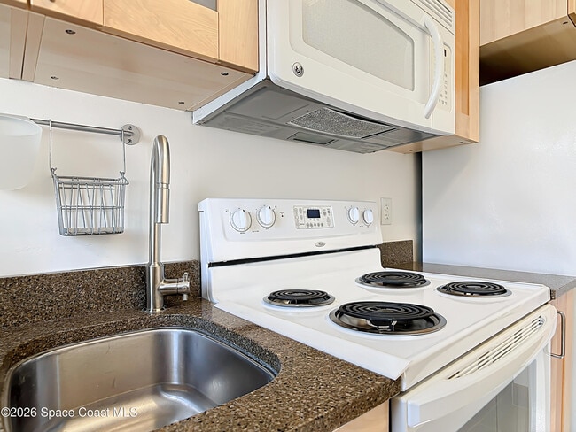 Building Photo - 710 Flamingo Dr