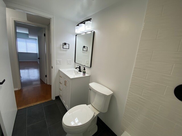 Building Photo - 1455 W Fullerton Ave