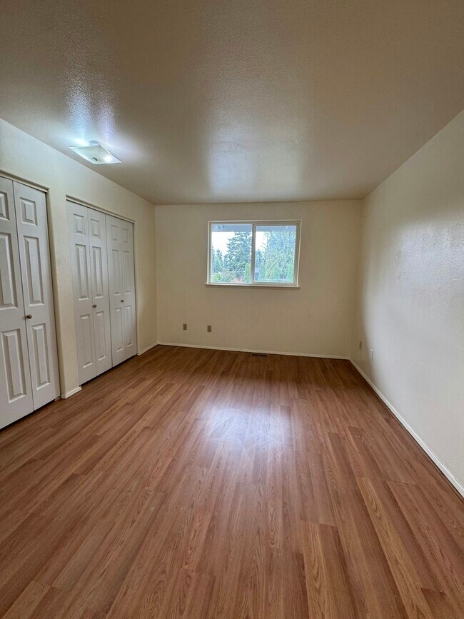 Building Photo - 9 76th St SE