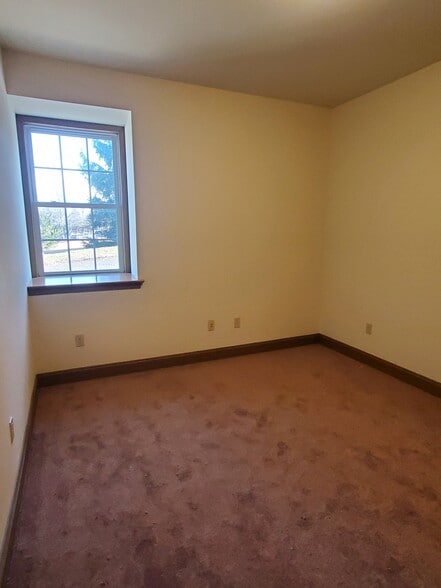 Building Photo - 3428 Bedminster Rd