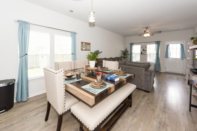 Building Photo - 4 Bedroom, 3 Bathroom home in Liberty Village - Goose Creek