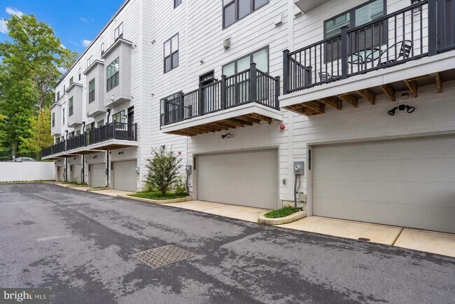 Building Photo - 11344 Emerald Park Rd