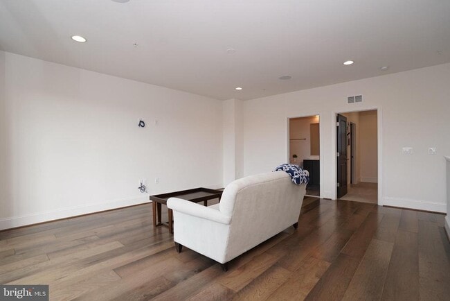 Building Photo - 44655 Provincetown Dr