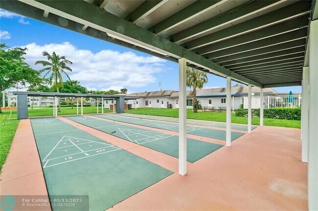 Building Photo - 7500 NW 5th Ct
