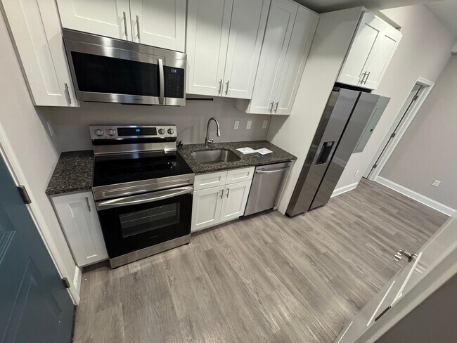 Building Photo - 1530 N Sydenham St