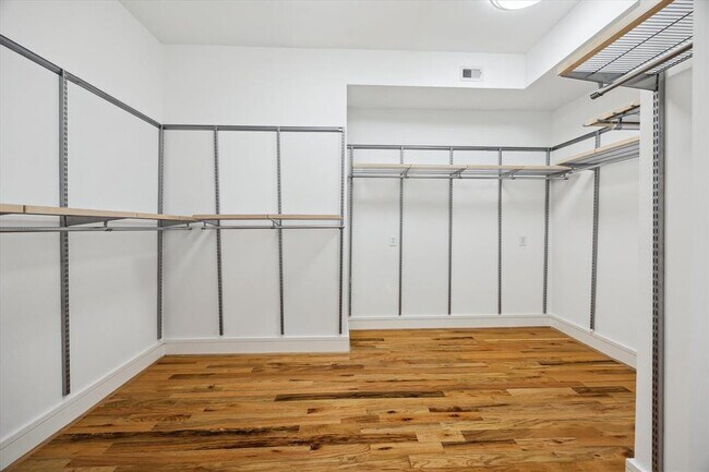 Building Photo - 4721 Caroline St