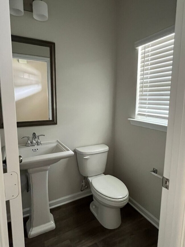 Building Photo - Lexington Townhouse - Call Lexington office for information 803-359-0793