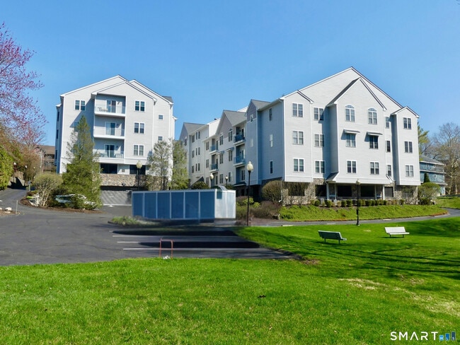 Building Photo - 105 Richards Ave