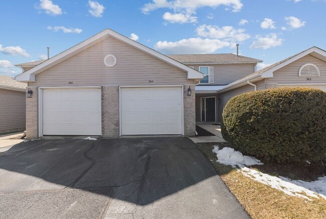 Primary Photo - 2 Bedroom 1.5 Bath Spacious Townhome