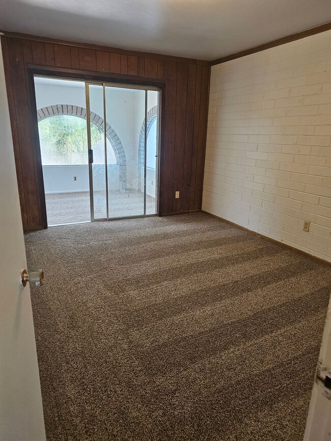 Building Photo - Room to roam on the west end!