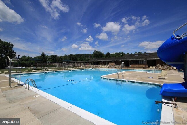 Building Photo - 10247 Redtail Ct