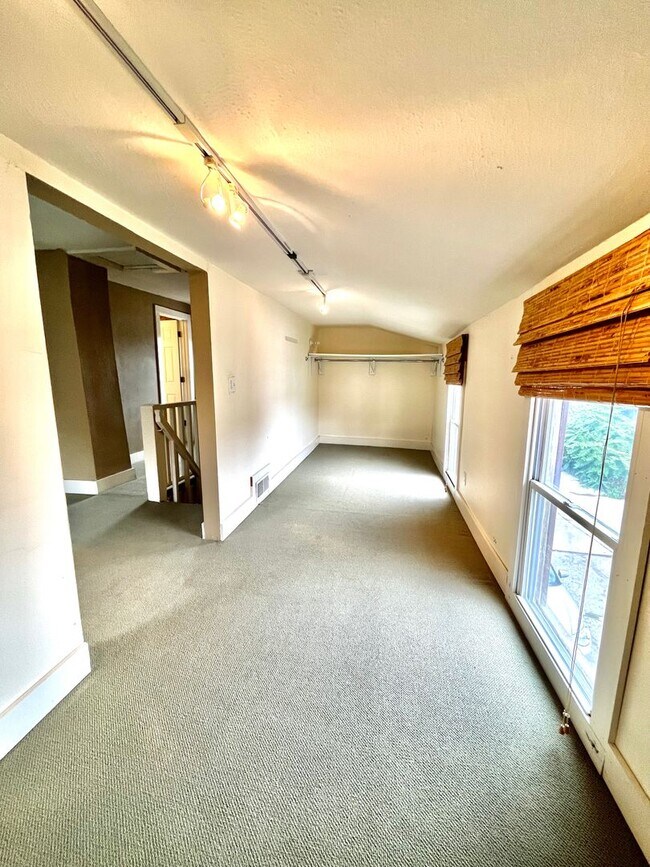 Building Photo - 424/424A, 424B W. Washington Street