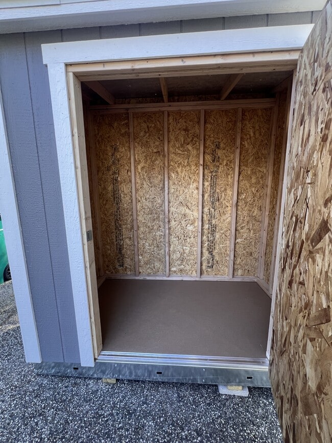 Building Photo - 612 Chief Kelly Dr