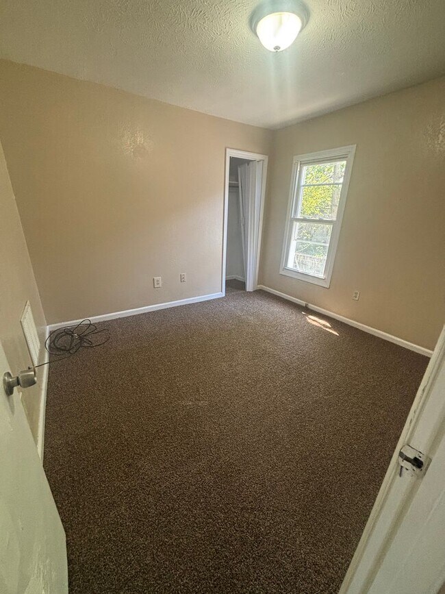 Building Photo - 4bd Single Cash Pay/Section 8