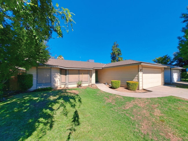 Building Photo - Single Level 3 Bedroom Home Ready to Move in!