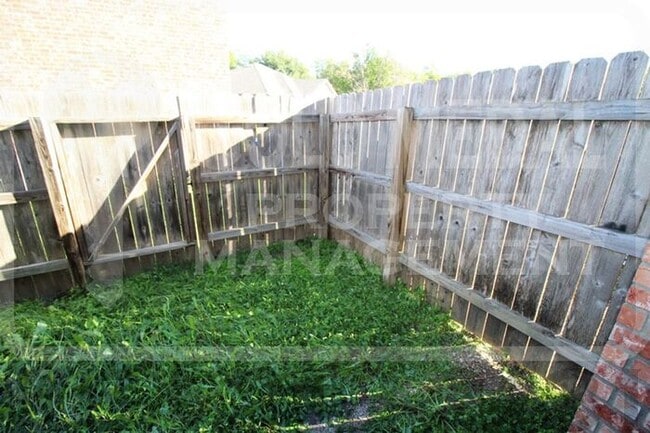 Building Photo - 306 Creek St – Unit C: Cozy Cove Living at...