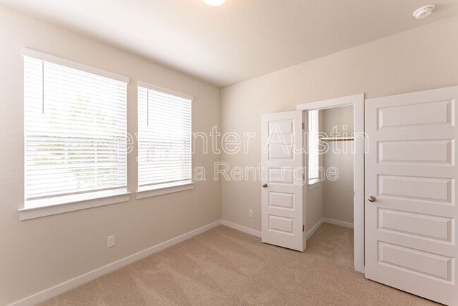 Building Photo - 354 Hortus Dr
