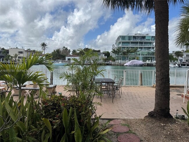 Building Photo - 8420 Byron Ave